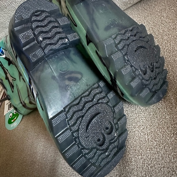 Western Chief, Shark Light Up Rain Boots (Toddler) - Picture 3 of 6